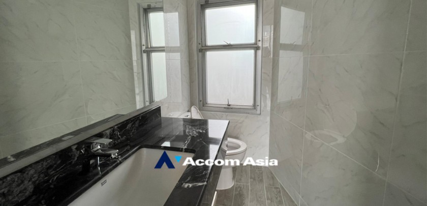 9  4 br Apartment For Rent in Sukhumvit ,Bangkok BTS Asok - MRT Sukhumvit at Newly renovated modern style living place 1001601