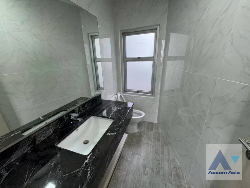 19  4 br Apartment for rent and sale in Sukhumvit ,Bangkok BTS Asok - MRT Sukhumvit at Newly renovated modern style living place 1001601