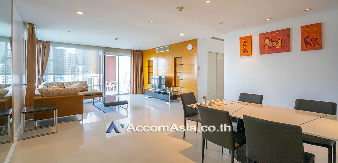 Pet friendly |  Fullerton Sukhumvit Condominium  3 Bedroom for Rent BTS Ekkamai in Sukhumvit Bangkok