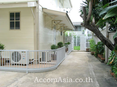  1  3 br House For Rent in Silom ,Bangkok MRT Sam Yan 48465