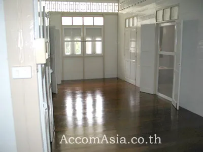 4  3 br House for rent and sale in Silom ,Bangkok MRT Sam Yan 48465