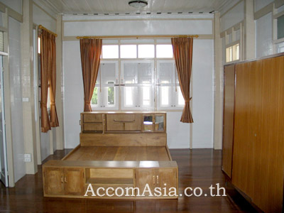 5  3 br House For Rent in Silom ,Bangkok MRT Sam Yan 48465