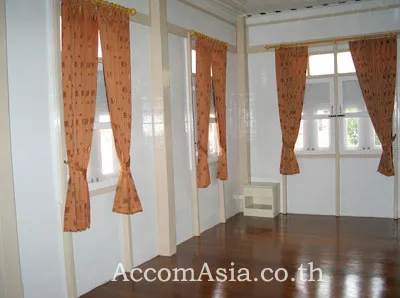 6  3 br House for rent and sale in Silom ,Bangkok MRT Sam Yan 48465