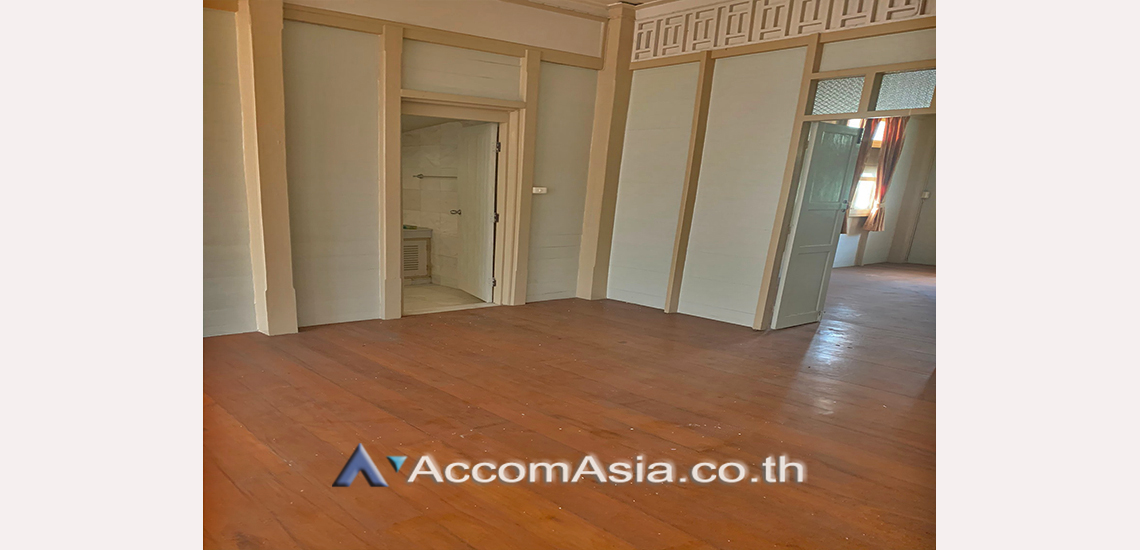 14  3 br House For Rent in Silom ,Bangkok MRT Sam Yan 48465