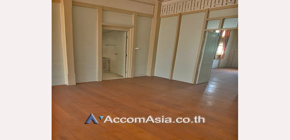 14  3 br House for rent and sale in Silom ,Bangkok MRT Sam Yan 48465
