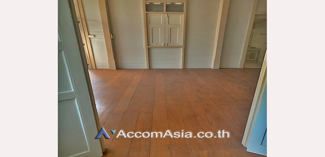 15  3 br House for rent and sale in Silom ,Bangkok MRT Sam Yan 48465