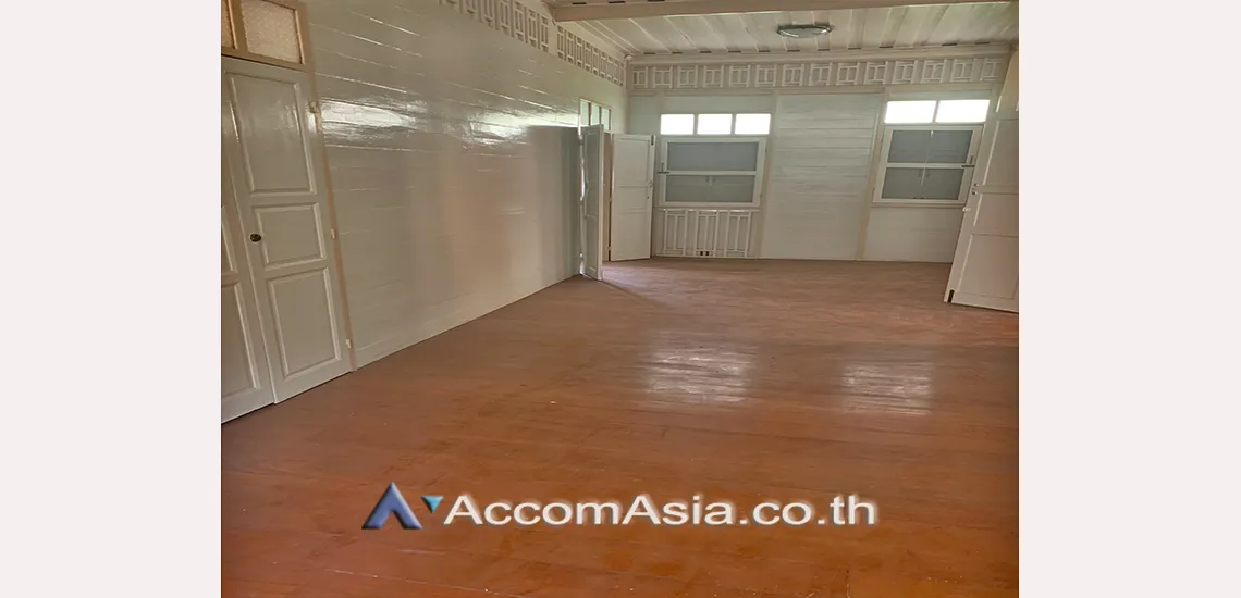13  3 br House for rent and sale in Silom ,Bangkok MRT Sam Yan 48465