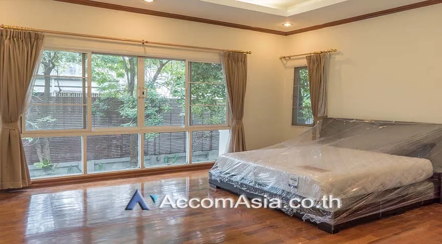 19  4 br House for rent and sale in Sukhumvit ,Bangkok BTS Thong Lo at Exclusive family compound 58763