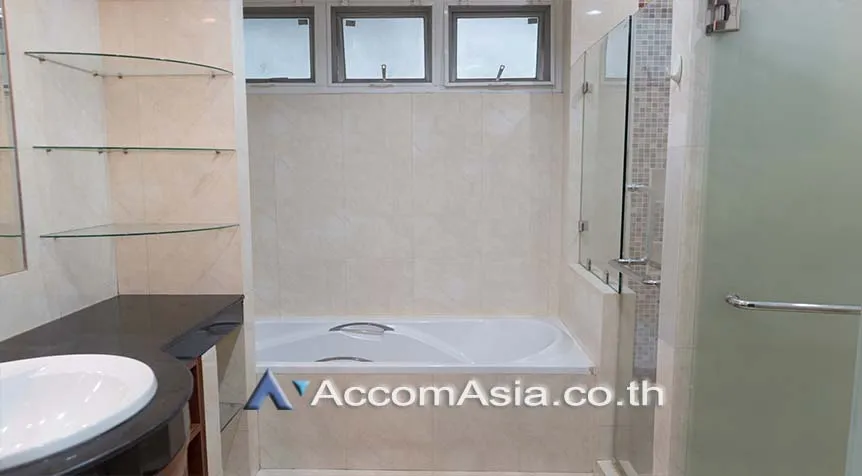 20  4 br House for rent and sale in Sukhumvit ,Bangkok BTS Thong Lo at Exclusive family compound 58763