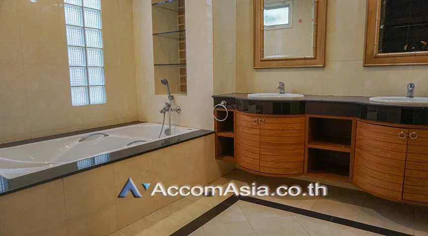 9  4 br House for rent and sale in Sukhumvit ,Bangkok BTS Thong Lo at Exclusive family compound 58764
