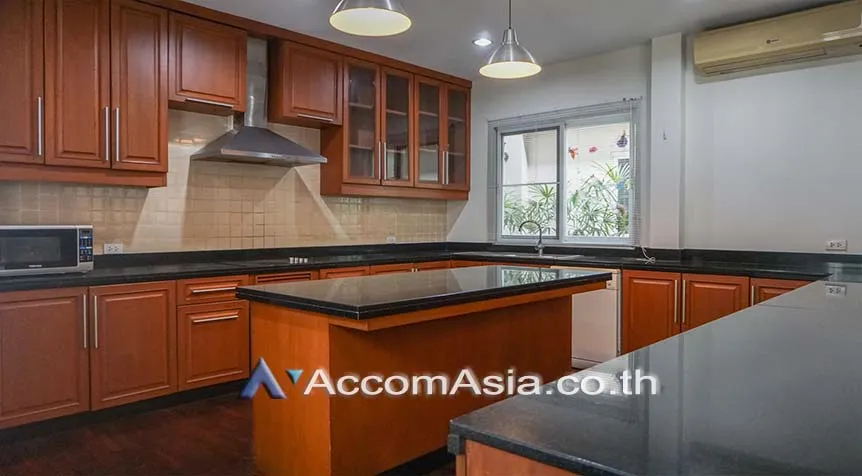  1  4 br House for rent and sale in Sukhumvit ,Bangkok BTS Thong Lo at Exclusive family compound 58764
