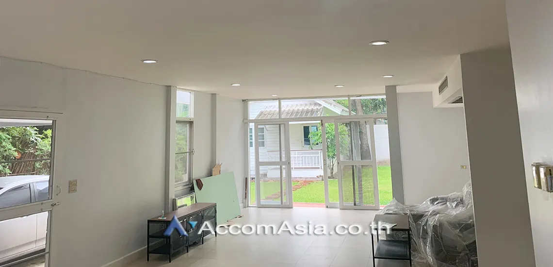 unitPet friendly |  3 Bedrooms  House For Rent & Sale in Phaholyothin, Bangkok  near BTS Ari (48765)