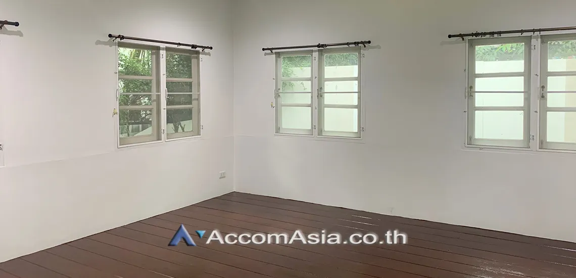 unitPet friendly |  3 Bedrooms  House For Rent & Sale in Phaholyothin, Bangkok  near BTS Ari (48765)