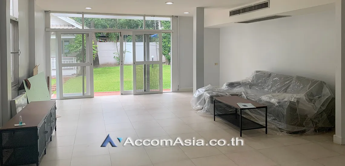 unitPet friendly |  3 Bedrooms  House For Rent & Sale in Phaholyothin, Bangkok  near BTS Ari (48765)