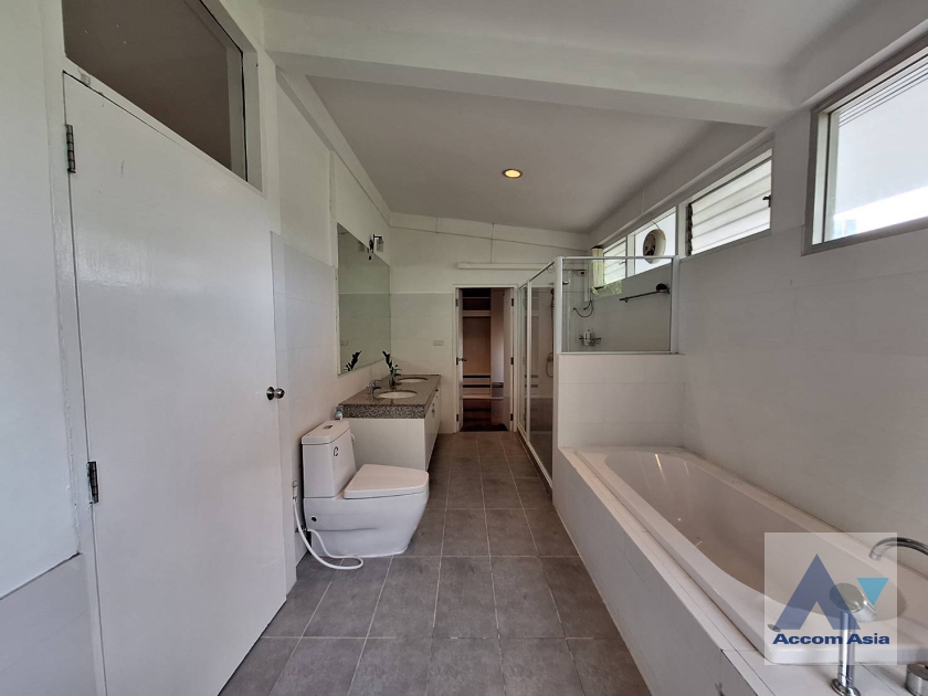 21  4 br House for rent and sale in Sukhumvit ,Bangkok BTS Ekkamai 10003301