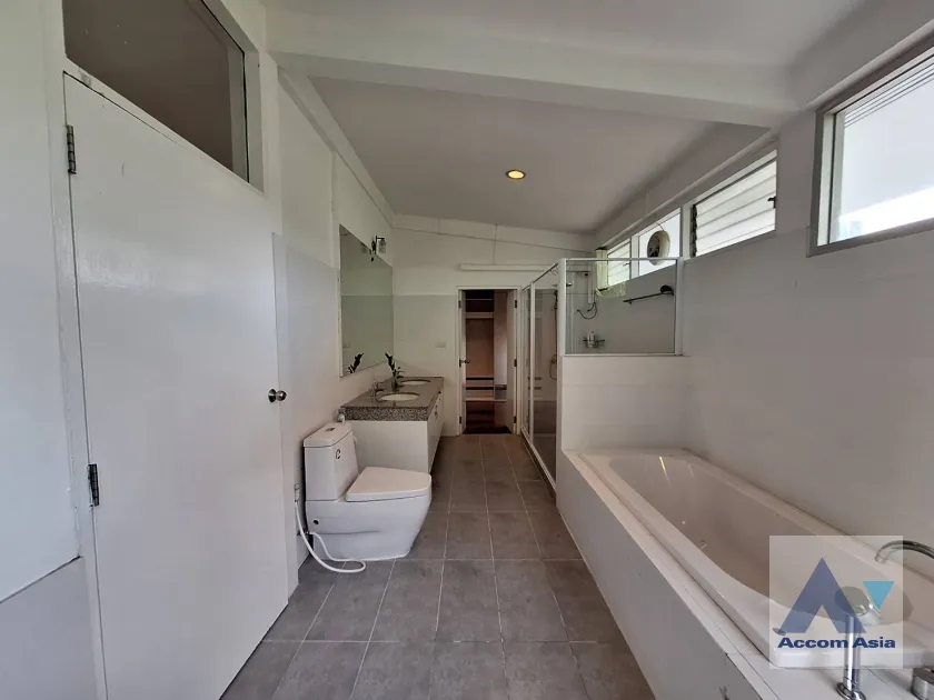 21  4 br House for rent and sale in Sukhumvit ,Bangkok BTS Ekkamai 10003301