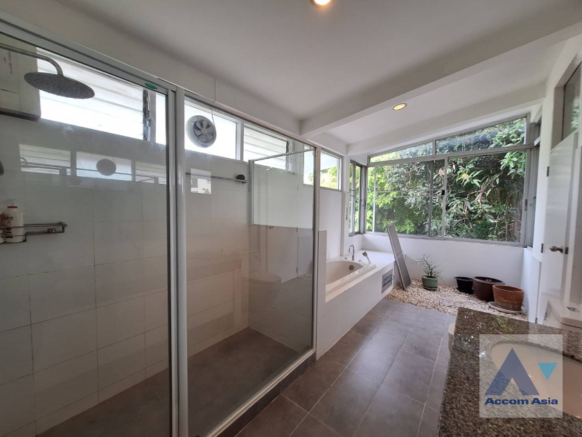 20  4 br House for rent and sale in Sukhumvit ,Bangkok BTS Ekkamai 10003301