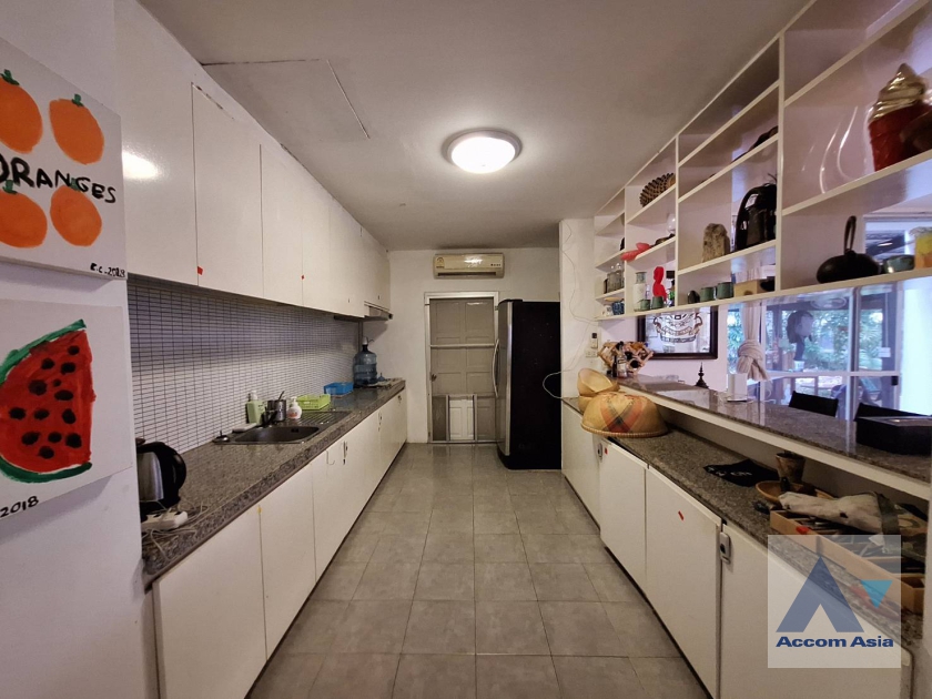 22  4 br House for rent and sale in Sukhumvit ,Bangkok BTS Ekkamai 10003301