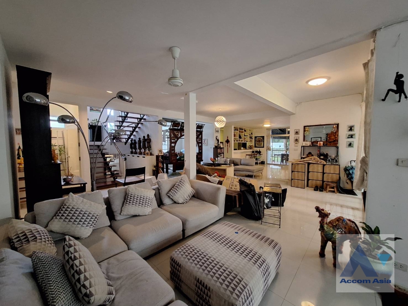 12  4 br House for rent and sale in Sukhumvit ,Bangkok BTS Ekkamai 10003301