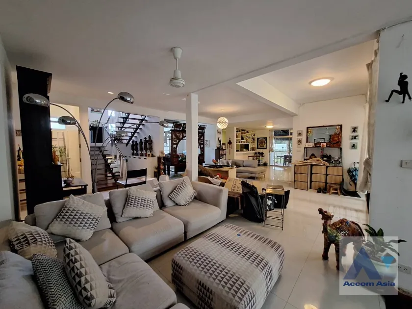 12  4 br House for rent and sale in Sukhumvit ,Bangkok BTS Ekkamai 10003301