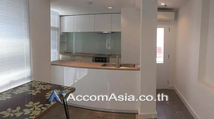 unit 4 Bedrooms  Condominium For Rent in Ploenchit, Bangkok  near BTS Chitlom (29006)