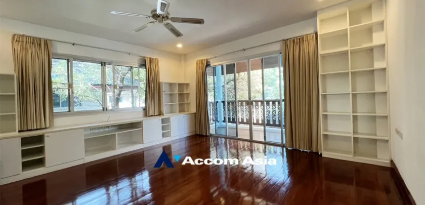 unit 4 Bedrooms  House For Rent in Sukhumvit, Bangkok  near BTS Phrom Phong (59011)