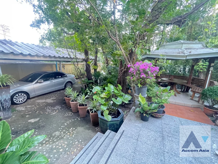 23  4 br House For Rent in Phaholyothin ,Bangkok BTS Ari 99199