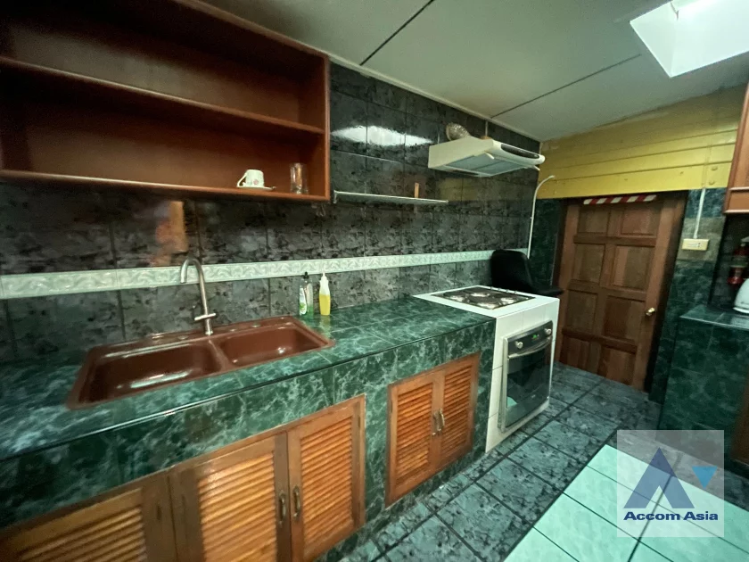 10  4 br House For Rent in Phaholyothin ,Bangkok BTS Ari 99199