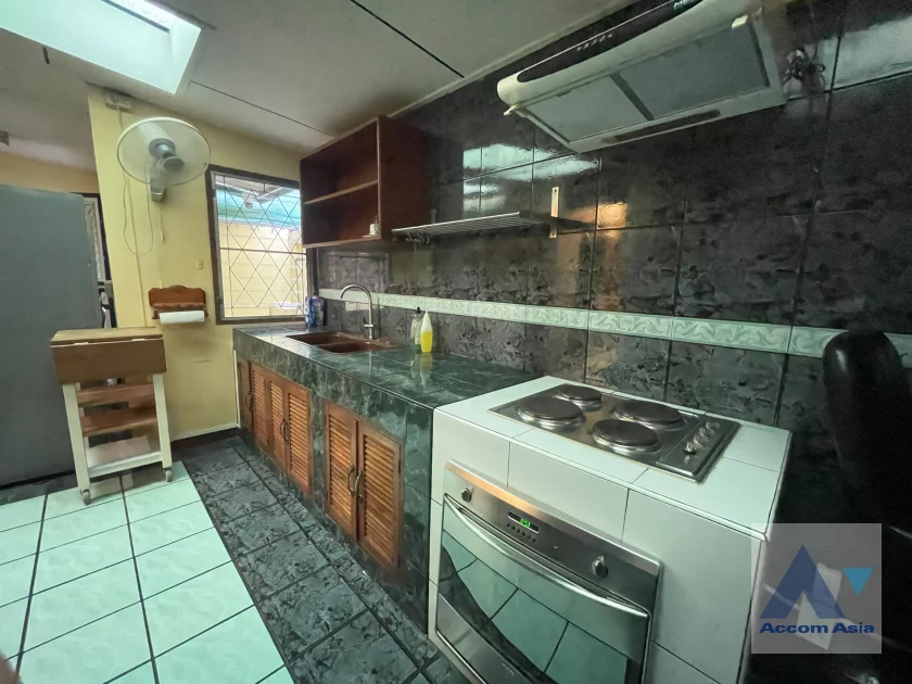 9  4 br House For Rent in Phaholyothin ,Bangkok BTS Ari 99199