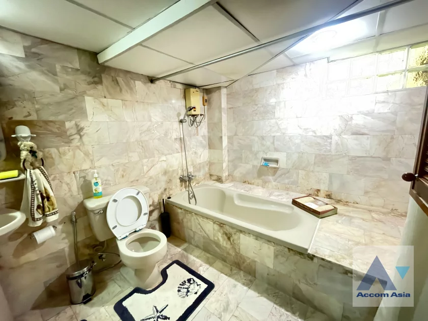 22  4 br House For Rent in Phaholyothin ,Bangkok BTS Ari 99199