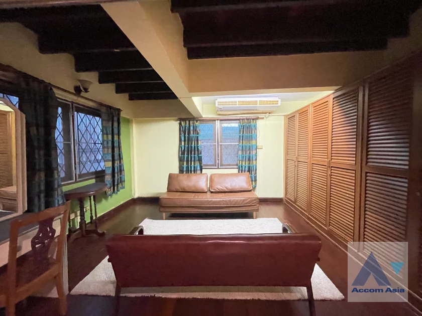 unitPet friendly |  4 Bedrooms  House For Rent in Phaholyothin, Bangkok  near BTS Ari (99199)