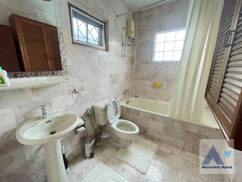 20  4 br House For Rent in Phaholyothin ,Bangkok BTS Ari 99199