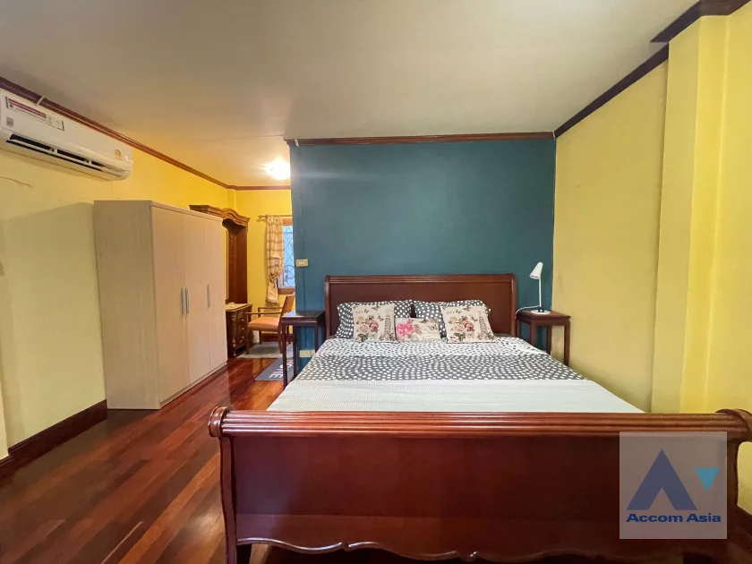 12  4 br House For Rent in Phaholyothin ,Bangkok BTS Ari 99199