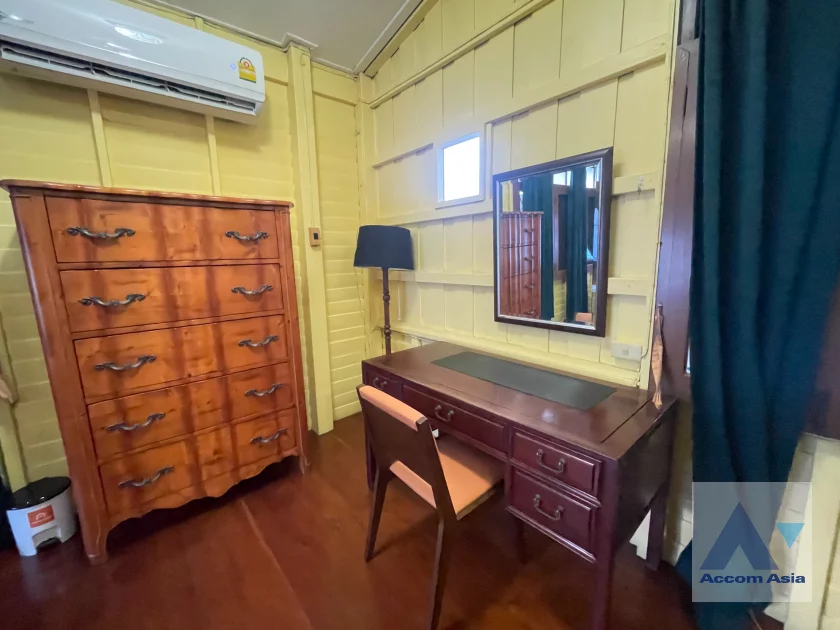18  4 br House For Rent in Phaholyothin ,Bangkok BTS Ari 99199