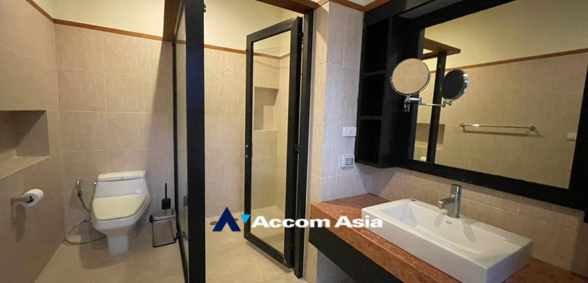12  3 br Apartment For Rent in Phaholyothin ,Bangkok BTS Ari at Low-rise Apartment 750m. walk to BTS 119526