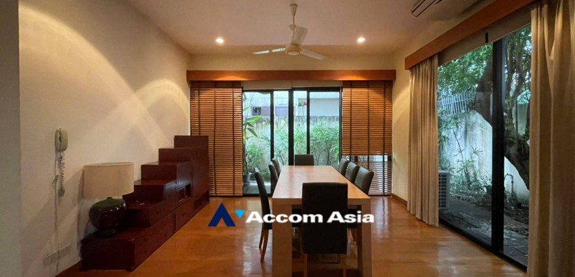 6  3 br Apartment For Rent in Phaholyothin ,Bangkok BTS Ari at Low-rise Apartment 750m. walk to BTS 119526