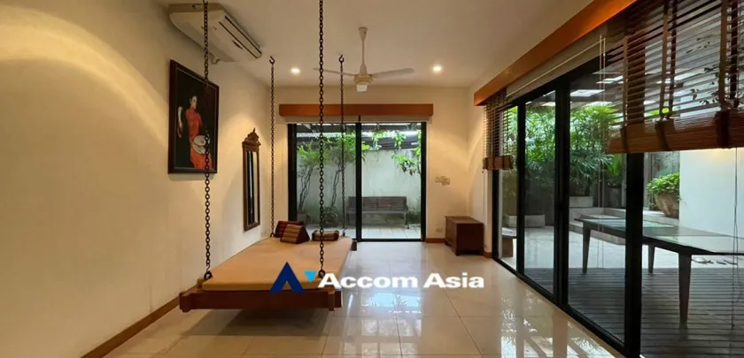 unit 3 Bedrooms  Apartment For Rent in Phaholyothin, Bangkok  near BTS Ari (119526)