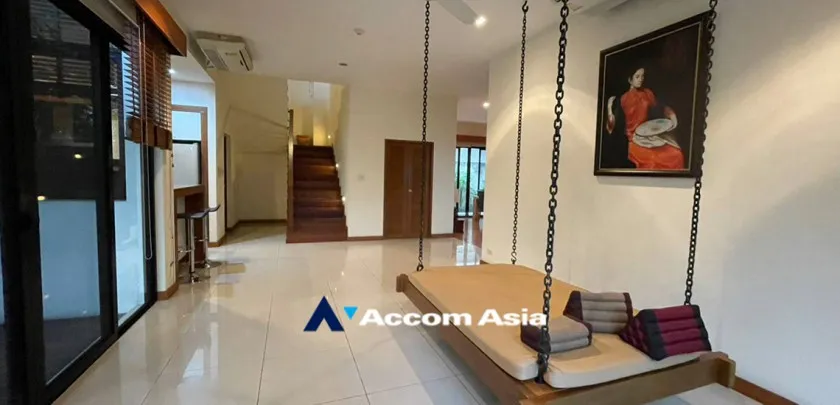 unit 3 Bedrooms  Apartment For Rent in Phaholyothin, Bangkok  near BTS Ari (119526)