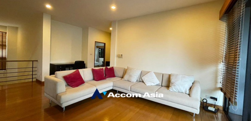 8  3 br Apartment For Rent in Phaholyothin ,Bangkok BTS Ari at Low-rise Apartment 750m. walk to BTS 119526