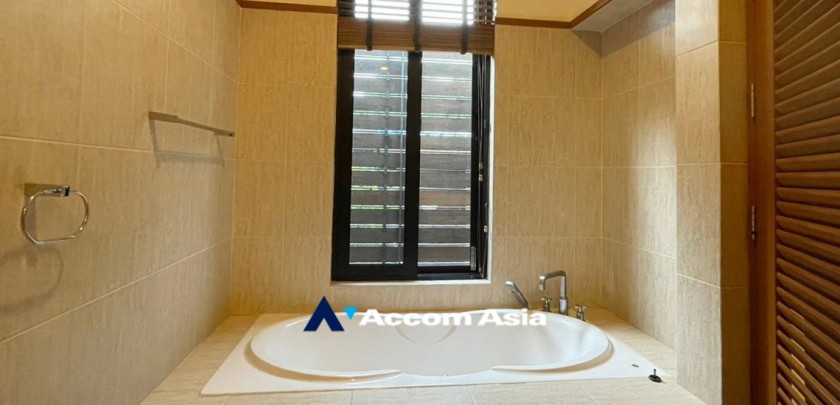 13  3 br Apartment For Rent in Phaholyothin ,Bangkok BTS Ari at Low-rise Apartment 750m. walk to BTS 119526