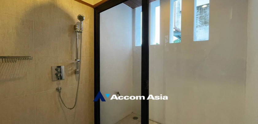 16  3 br Apartment For Rent in Phaholyothin ,Bangkok BTS Ari at Low-rise Apartment 750m. walk to BTS 119526