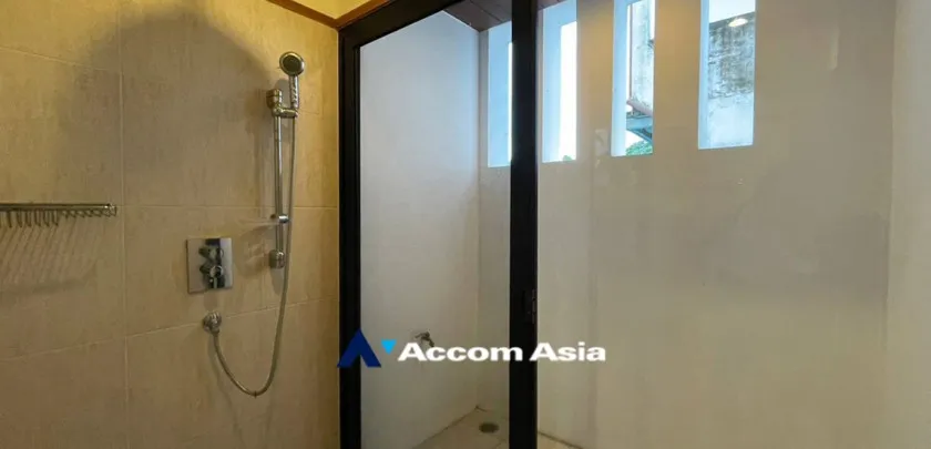 16  3 br Apartment For Rent in Phaholyothin ,Bangkok BTS Ari at Low-rise Apartment 750m. walk to BTS 119526