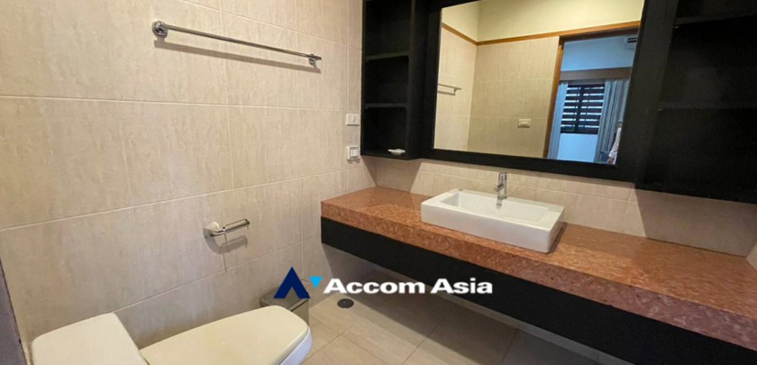 14  3 br Apartment For Rent in Phaholyothin ,Bangkok BTS Ari at Low-rise Apartment 750m. walk to BTS 119526