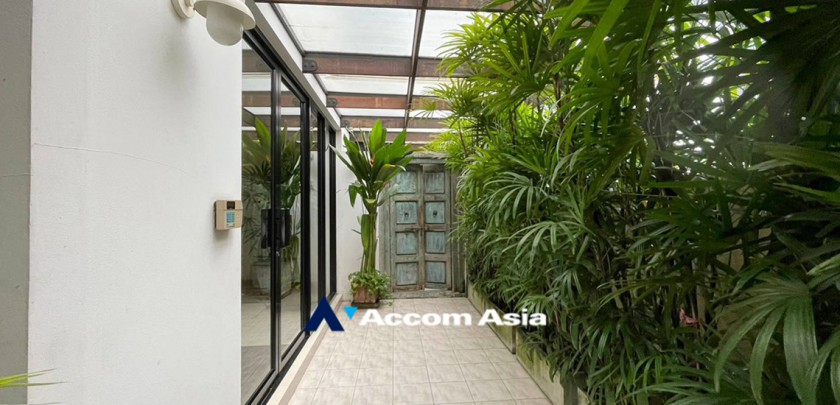 20  3 br Apartment For Rent in Phaholyothin ,Bangkok BTS Ari at Low-rise Apartment 750m. walk to BTS 119526