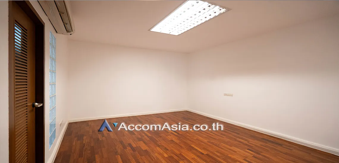13  4 br Apartment For Rent in Ploenchit ,Bangkok BTS Ploenchit at Cozy Ploenchit Apartment 1006104
