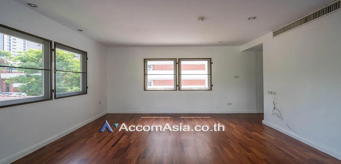 9  4 br Apartment For Rent in Ploenchit ,Bangkok BTS Ploenchit at Cozy Ploenchit Apartment 1006104