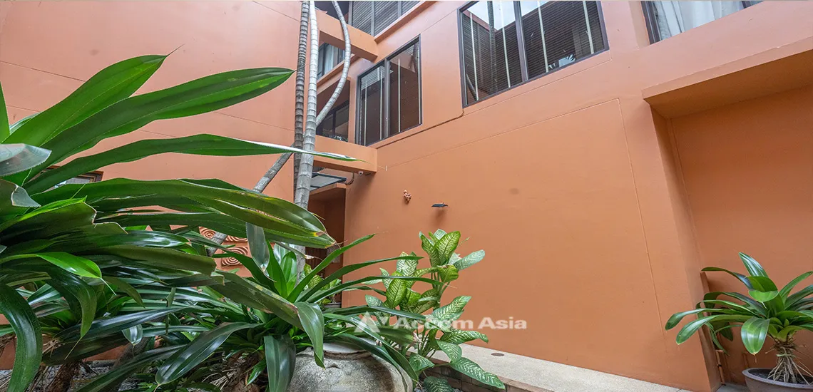 unit 3 Bedrooms  House For Rent & Sale in Sukhumvit, Bangkok  near BTS Phrom Phong (59532)