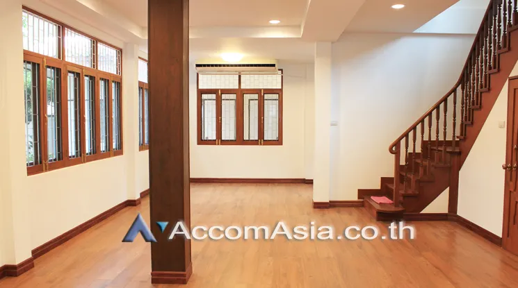 unitHome Office, Pet friendly |  3 Bedrooms  House For Rent in Ploenchit, Bangkok  near BTS Ploenchit (9000104)