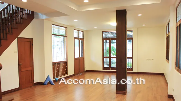 unitHome Office, Pet friendly |  3 Bedrooms  House For Rent in Ploenchit, Bangkok  near BTS Ploenchit (9000104)