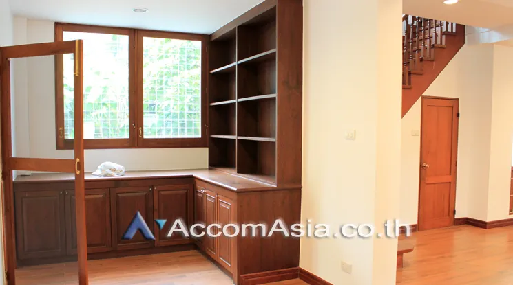 unitHome Office, Pet friendly |  3 Bedrooms  House For Rent in Ploenchit, Bangkok  near BTS Ploenchit (9000104)